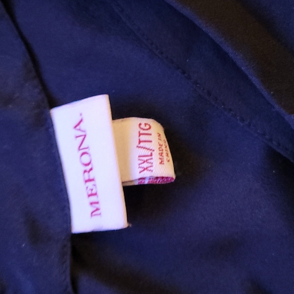 black blouse - Picture 2 of 3